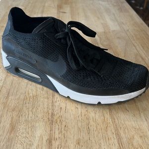 Men’s Nike Airmax fly knit